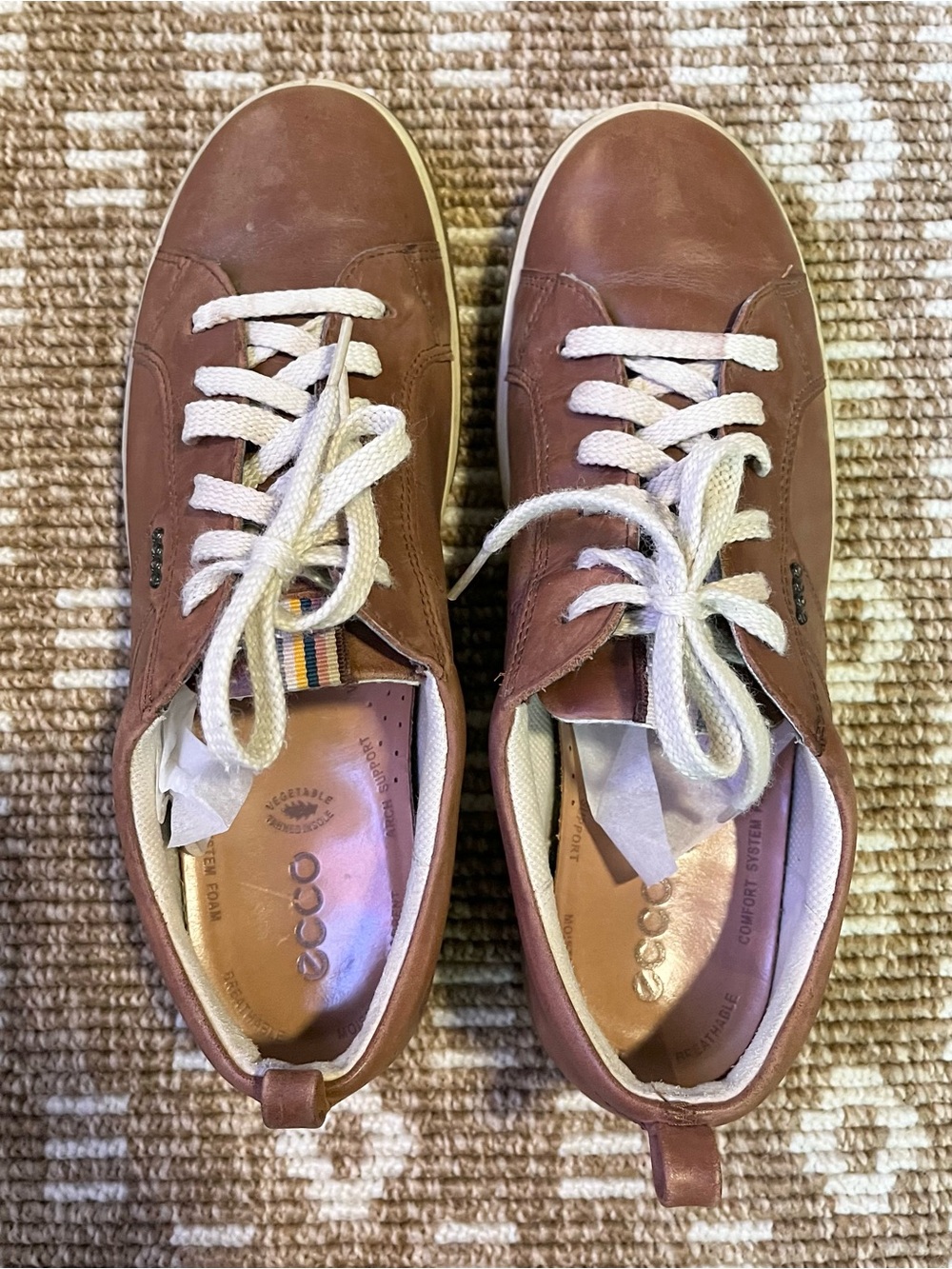 40 (9) (9.5) Ecco Womenβs Brown Leather Low-Top Sneakers